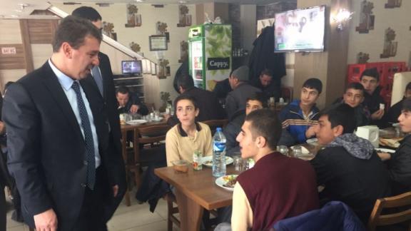 Öğrencilere Verilen Yemeğe İl Milli Eğitim Müdürümüz Sayın Ercan YILDIZ´de katıldı